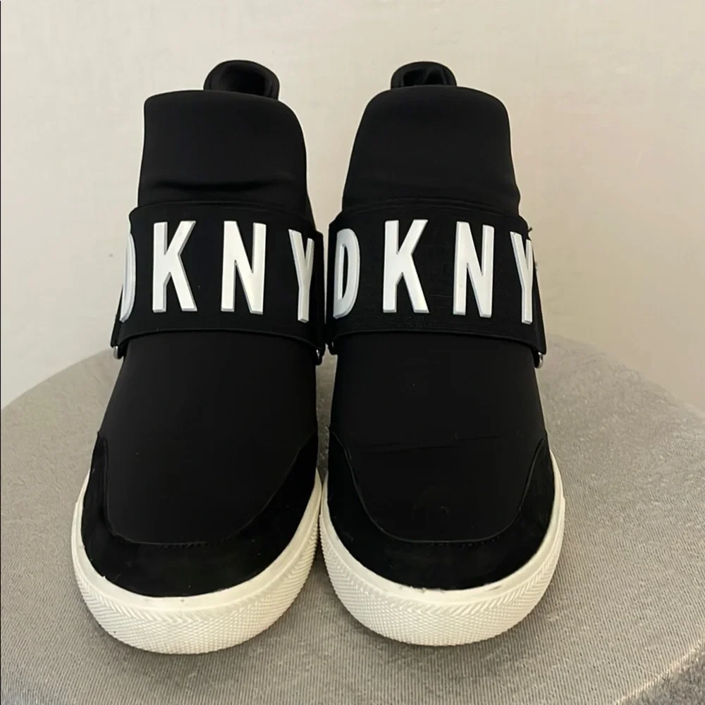 DKNY Black Sneakers with White ,Women’s Size 6M(C6)